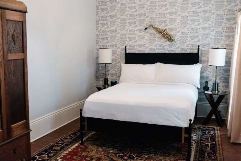 Henry Howard Hotel Ню Орлиънс Стая снимка