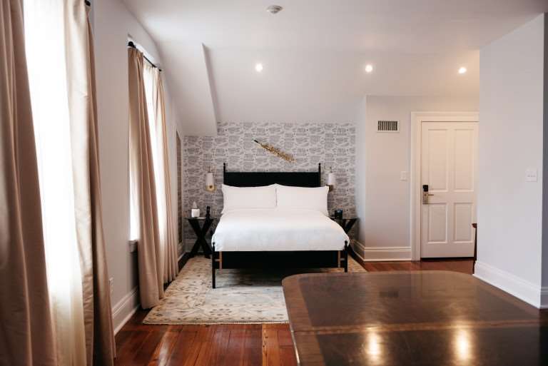 Henry Howard Hotel Ню Орлиънс Стая снимка